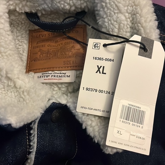🎉HP🎉Levis Premium Sherpa Jean Jacket Dark wash Size XL - Picture 9 of 9